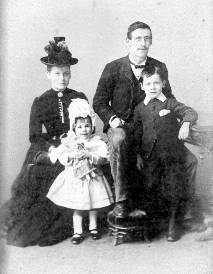 Frederick Caesar Linfield and family c. 1892